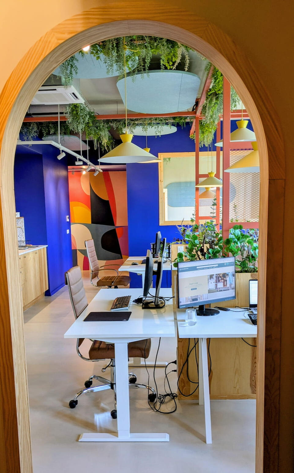 photo de l'open space et d'un bout de cuisine au Bootstrappers' Studio photo de l'open space et d'un bout de cuisine au Bootstrappers' Studio